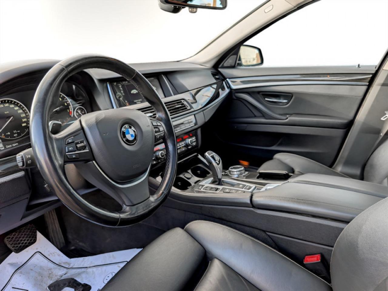 2014 BMW 5 Series 535i xDrive  **PREMIUM PACKAGE** Photo