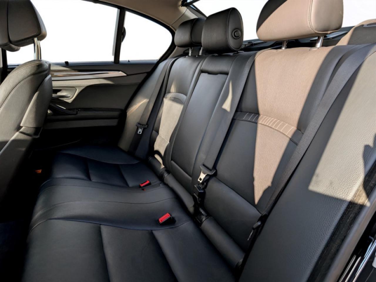 2014 BMW 5 Series 535i xDrive  **PREMIUM PACKAGE** Photo