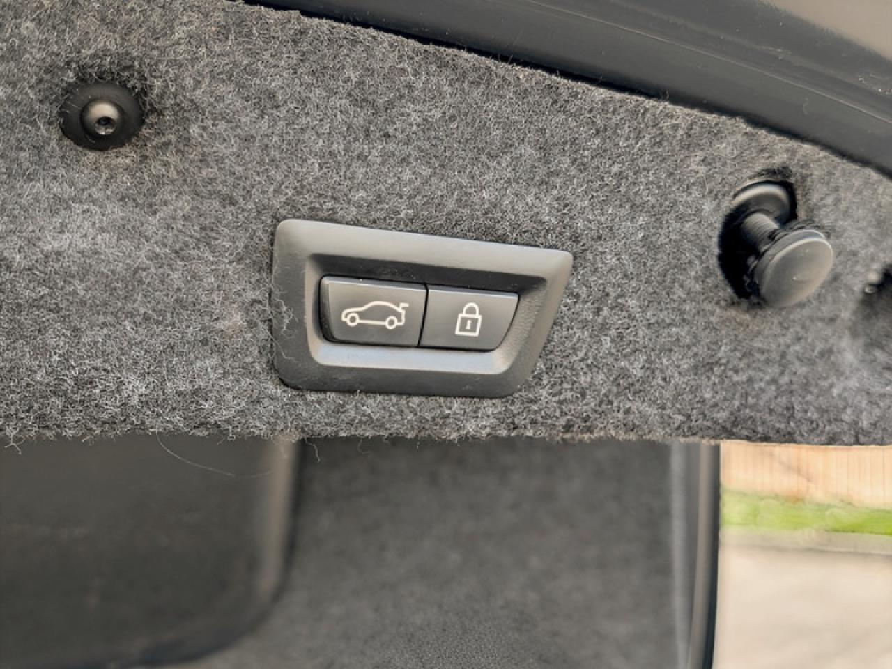 2014 BMW 5 Series 535i xDrive  **PREMIUM PACKAGE** Photo