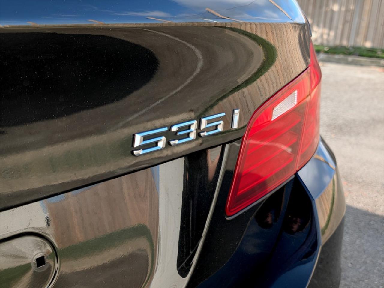 2014 BMW 5 Series 535i xDrive  **PREMIUM PACKAGE** Photo