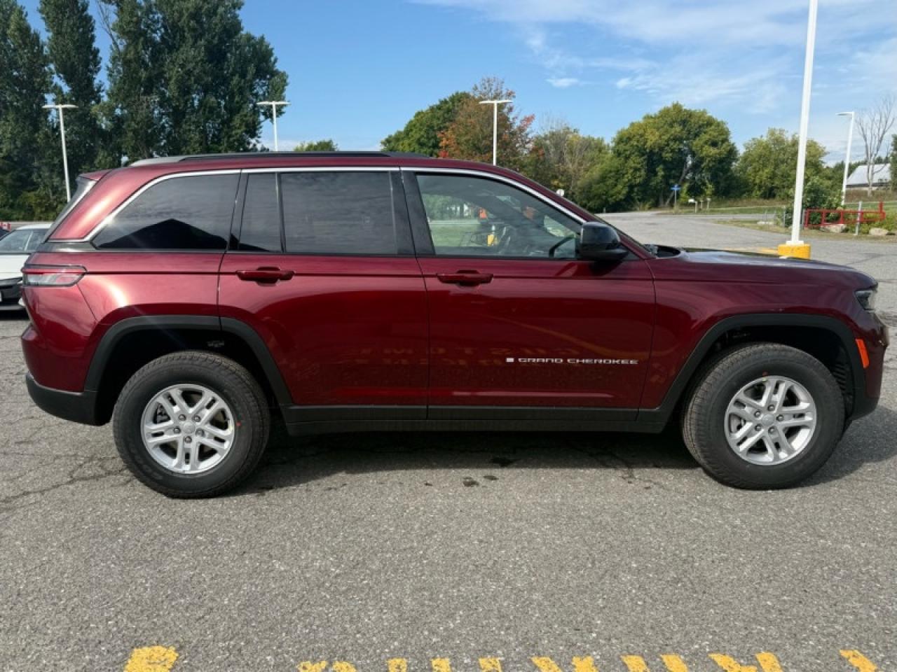 2025 Jeep Grand Cherokee Laredo  - Sunroof Photo