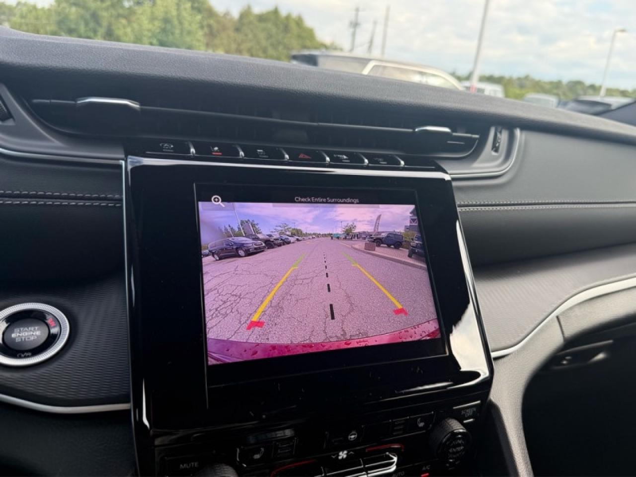 2025 Jeep Grand Cherokee Laredo  - Sunroof Photo