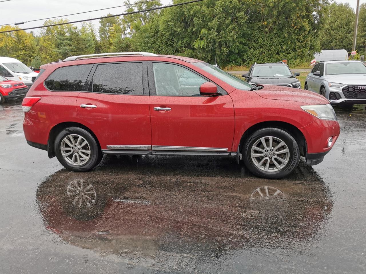 2015 Nissan Pathfinder SV - Photo #4