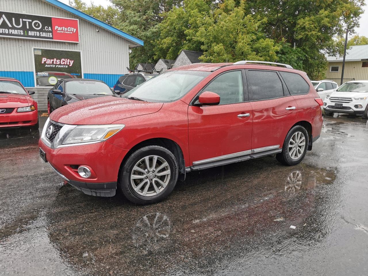 Used 2015 Nissan Pathfinder SV for sale in Madoc, ON
