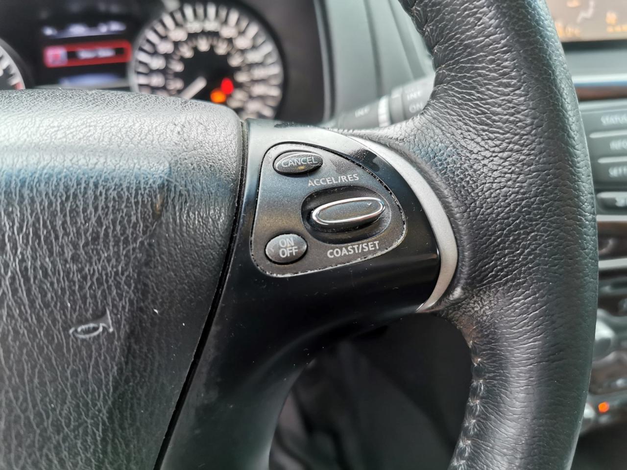 2015 Nissan Pathfinder SV - Photo #16