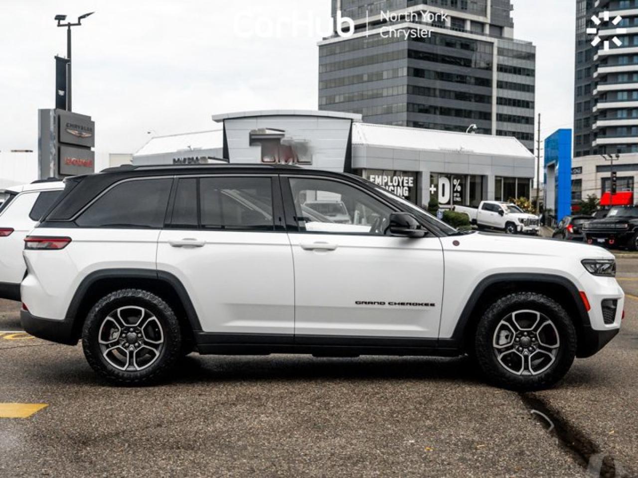 2022 Jeep Grand Cherokee Trailhawk Uconnect 5 NAV Alpine Audio Heated & Vented Seats Photo4