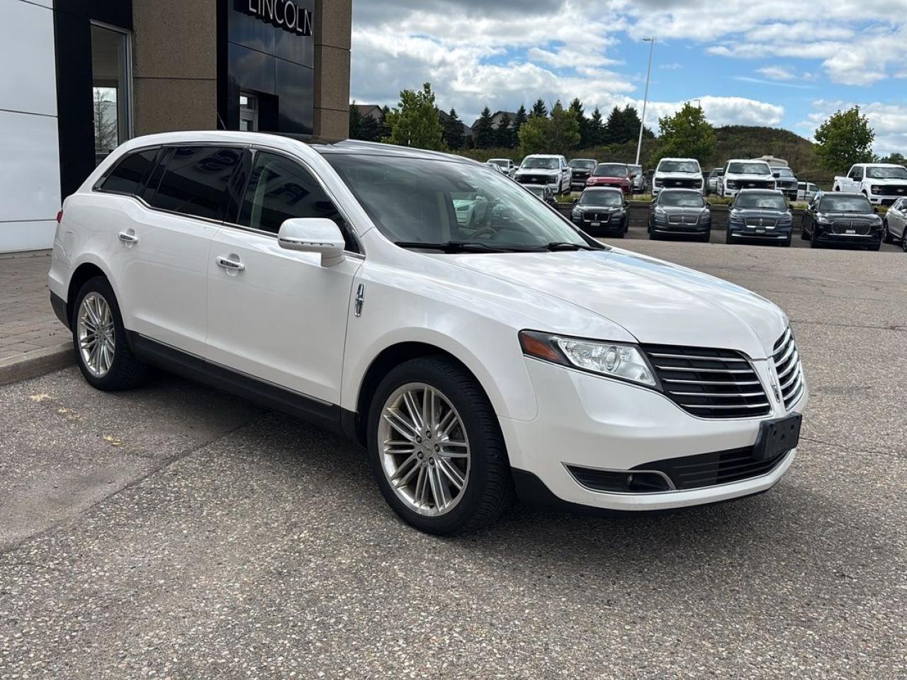 2018 Lincoln MKT ELITE Photo