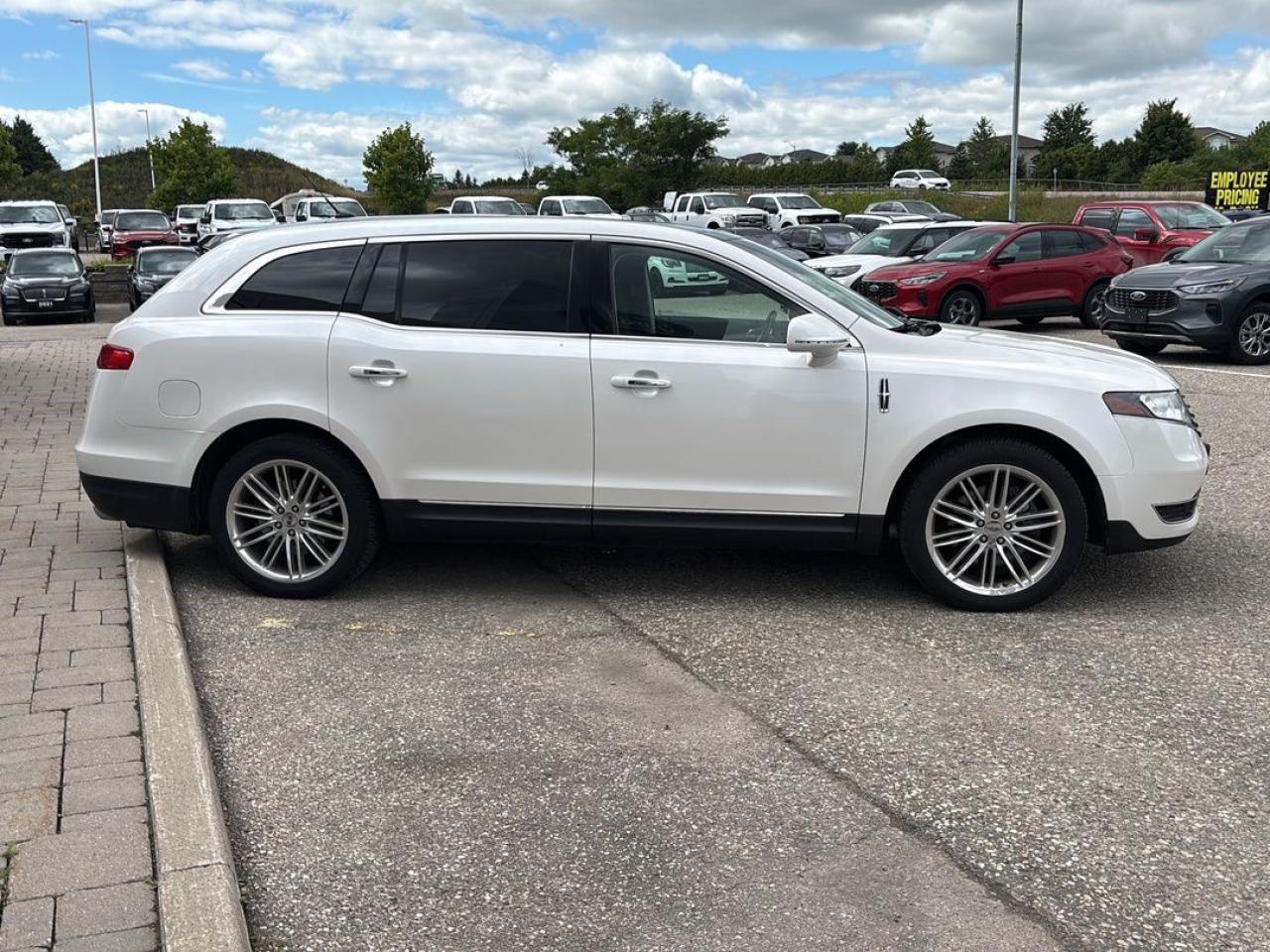 2018 Lincoln MKT ELITE Photo