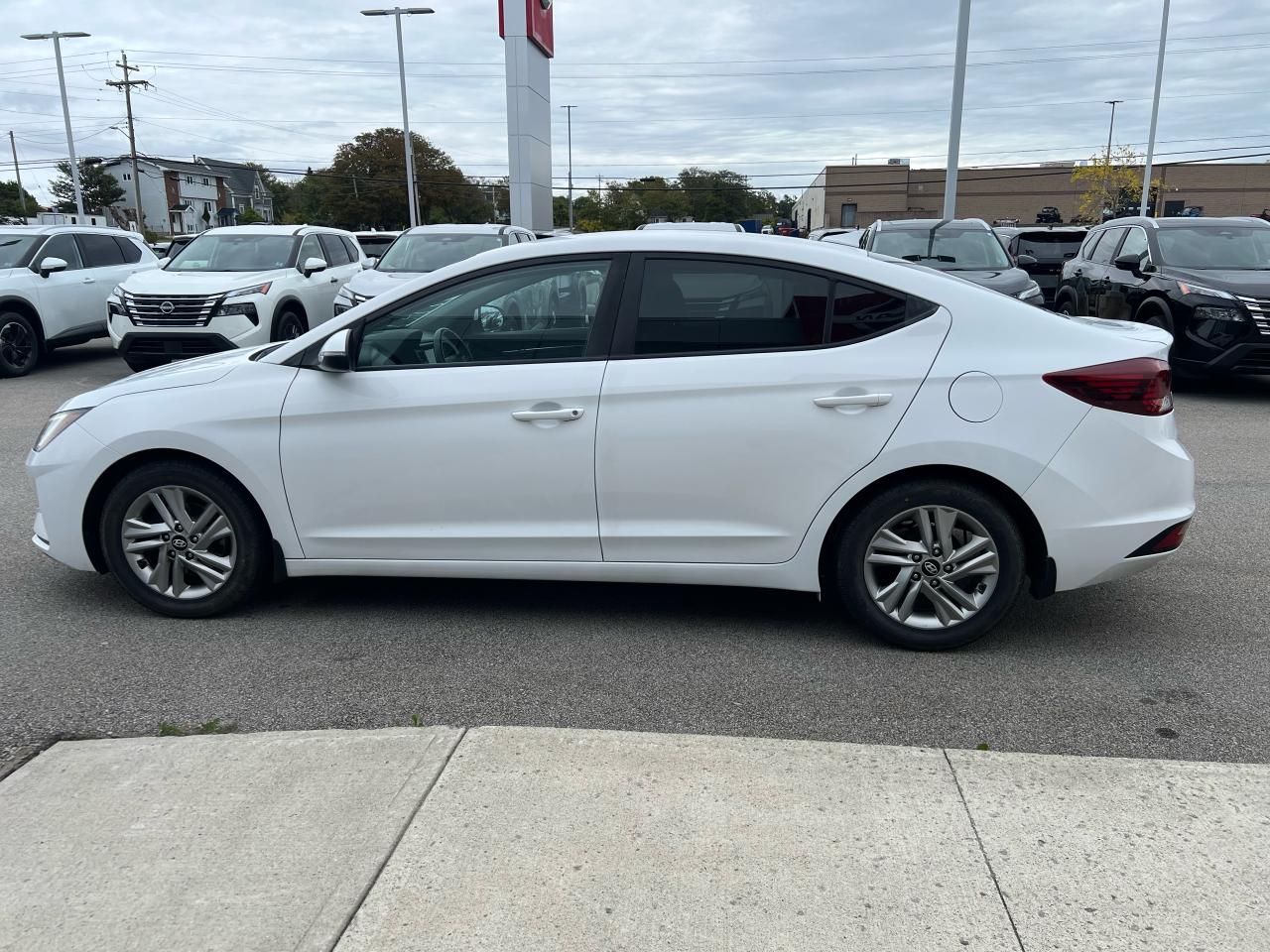 2019 Hyundai Elantra Preferred Photo3