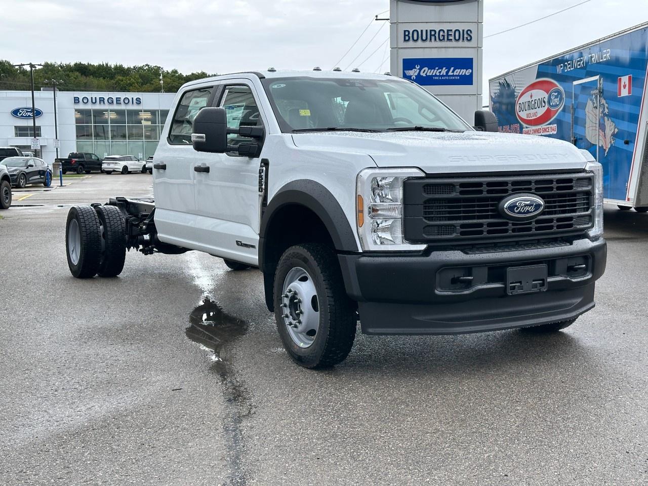 2026 Ford F-550 Super Duty DRW XL 4WD Crew Cab 203" WB 84" CA Photo3