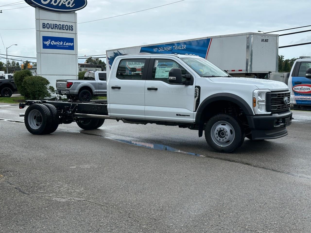 2026 Ford F-550 Super Duty DRW XL 4WD Crew Cab 203" WB 84" CA Photo4