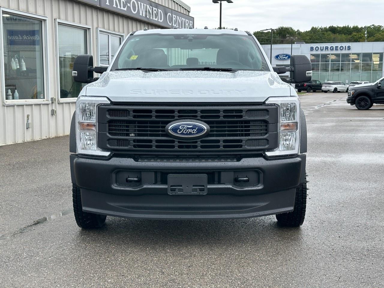 2026 Ford F-550 Super Duty DRW XL 4WD Crew Cab 203" WB 84" CA Photo2