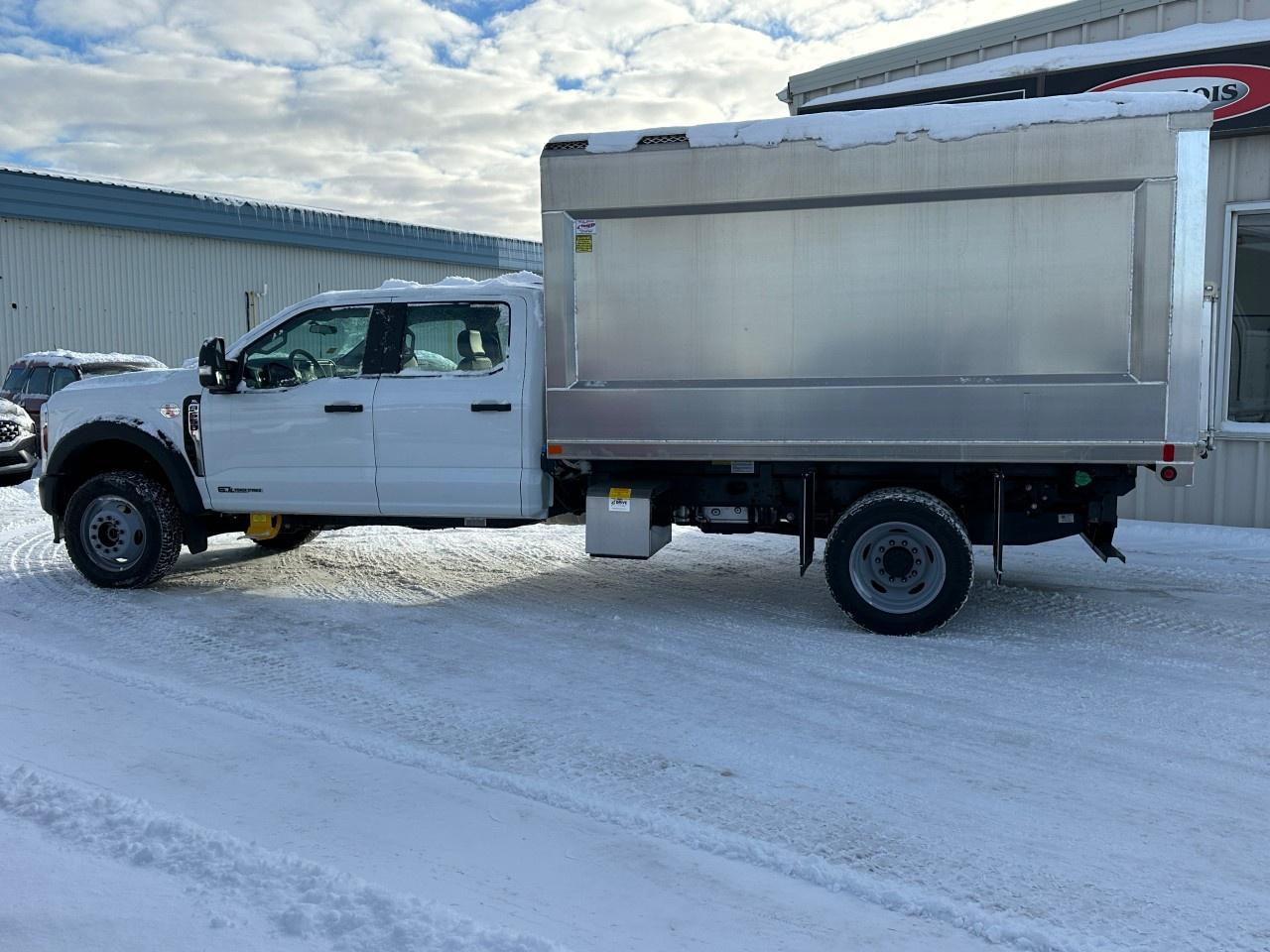 2026 Ford F-550 Super Duty DRW XL 4WD Crew Cab 203" WB 84" CA Photo