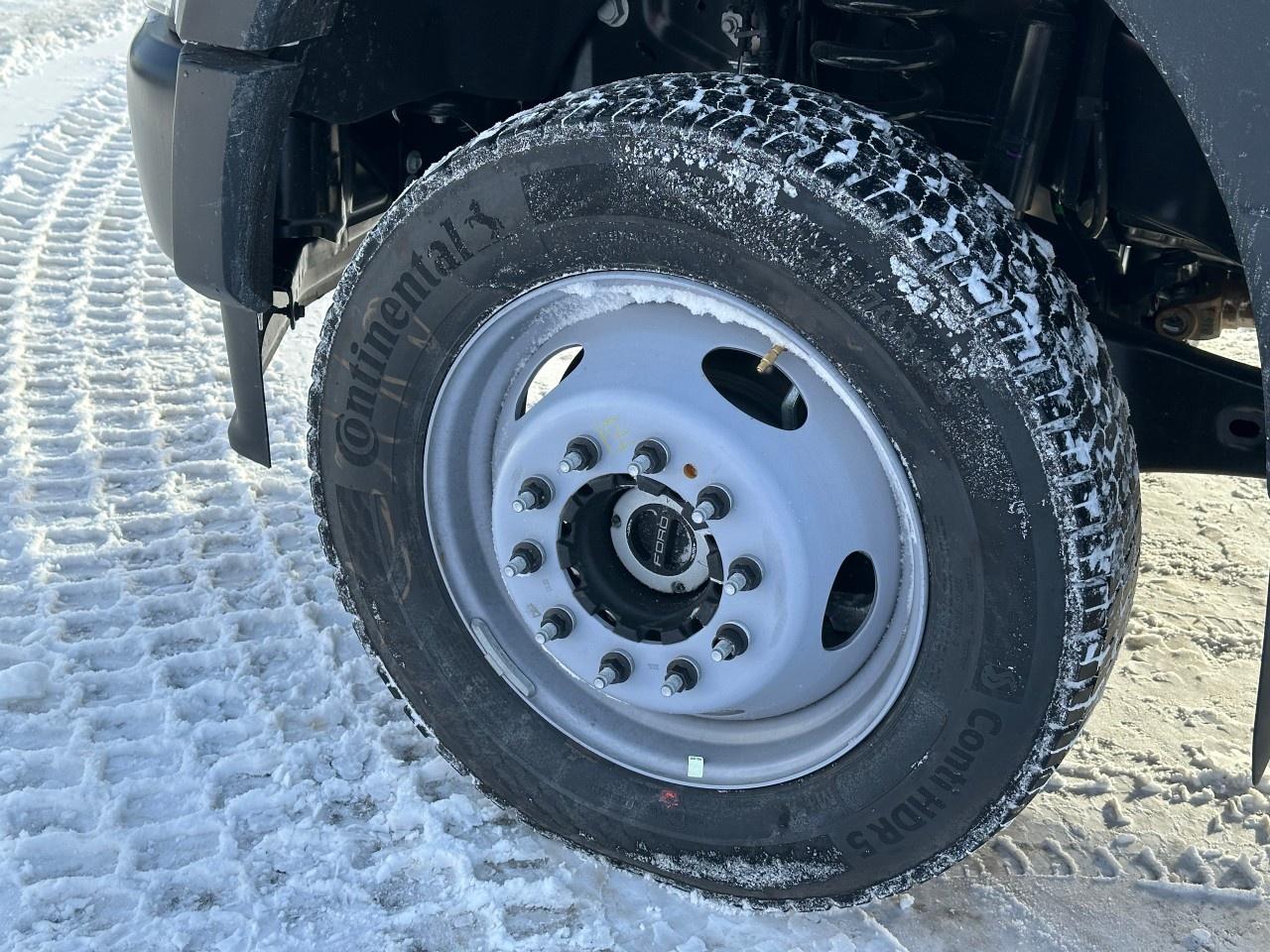 2026 Ford F-550 Super Duty DRW XL 4WD Crew Cab 203" WB 84" CA Photo