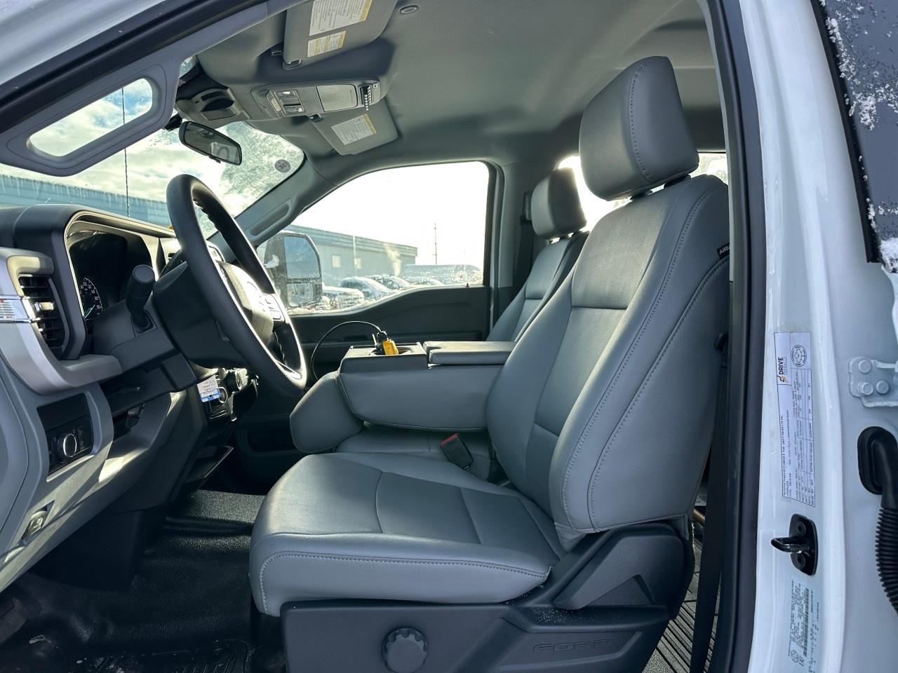 2026 Ford F-550 Super Duty DRW XL 4WD Crew Cab 203" WB 84" CA Photo