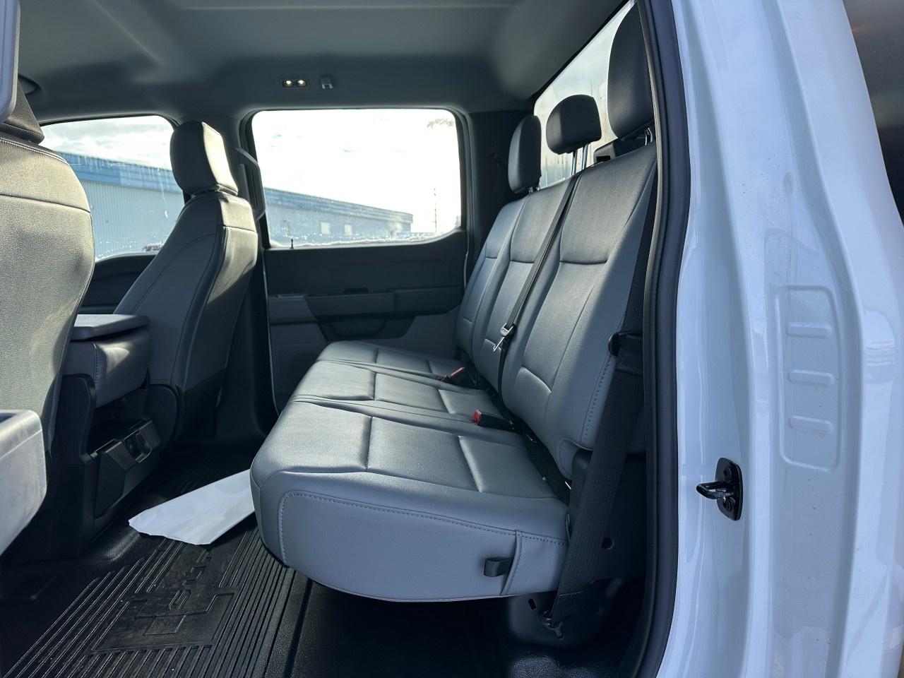 2026 Ford F-550 Super Duty DRW XL 4WD Crew Cab 203" WB 84" CA Photo