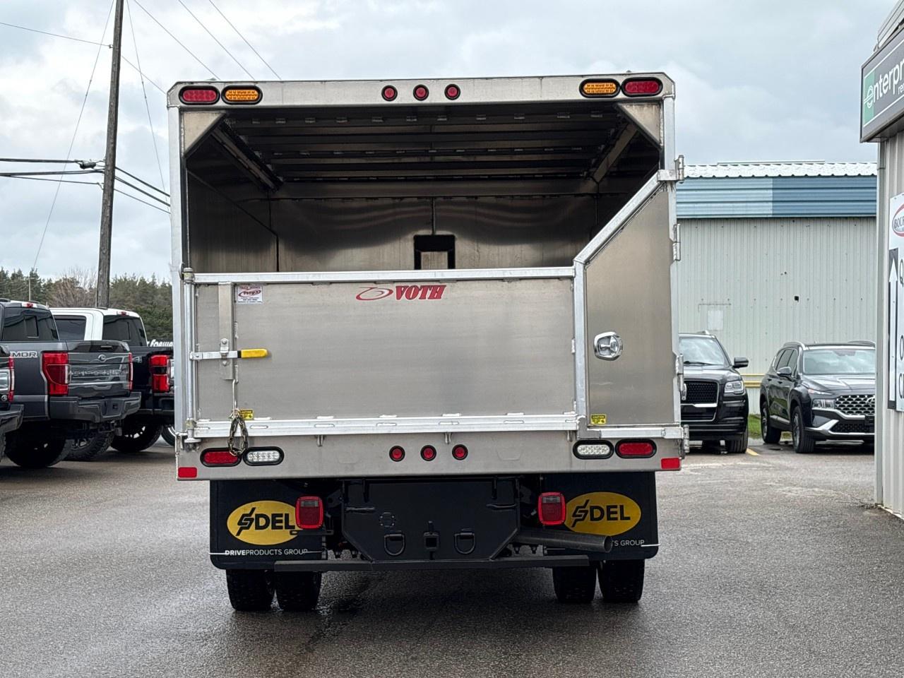 2026 Ford F-550 Super Duty DRW XL 4WD Crew Cab 203" WB 84" CA Photo