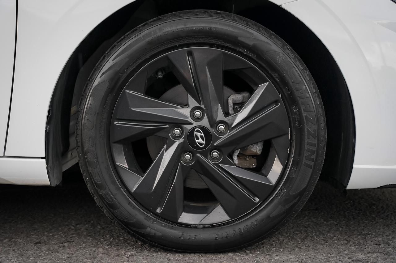 2021 Hyundai Elantra SEL Photo