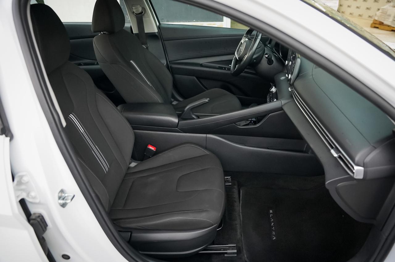 2021 Hyundai Elantra SEL Photo