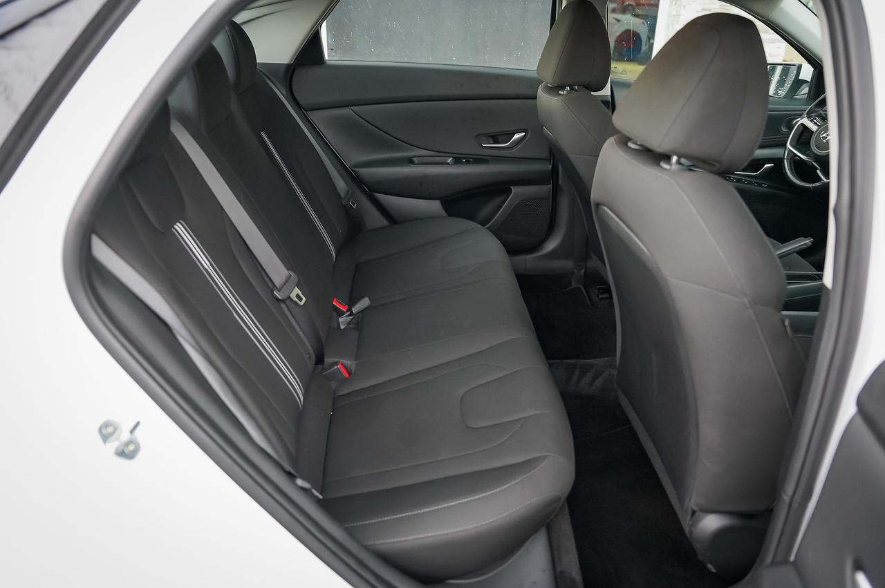 2021 Hyundai Elantra SEL Photo