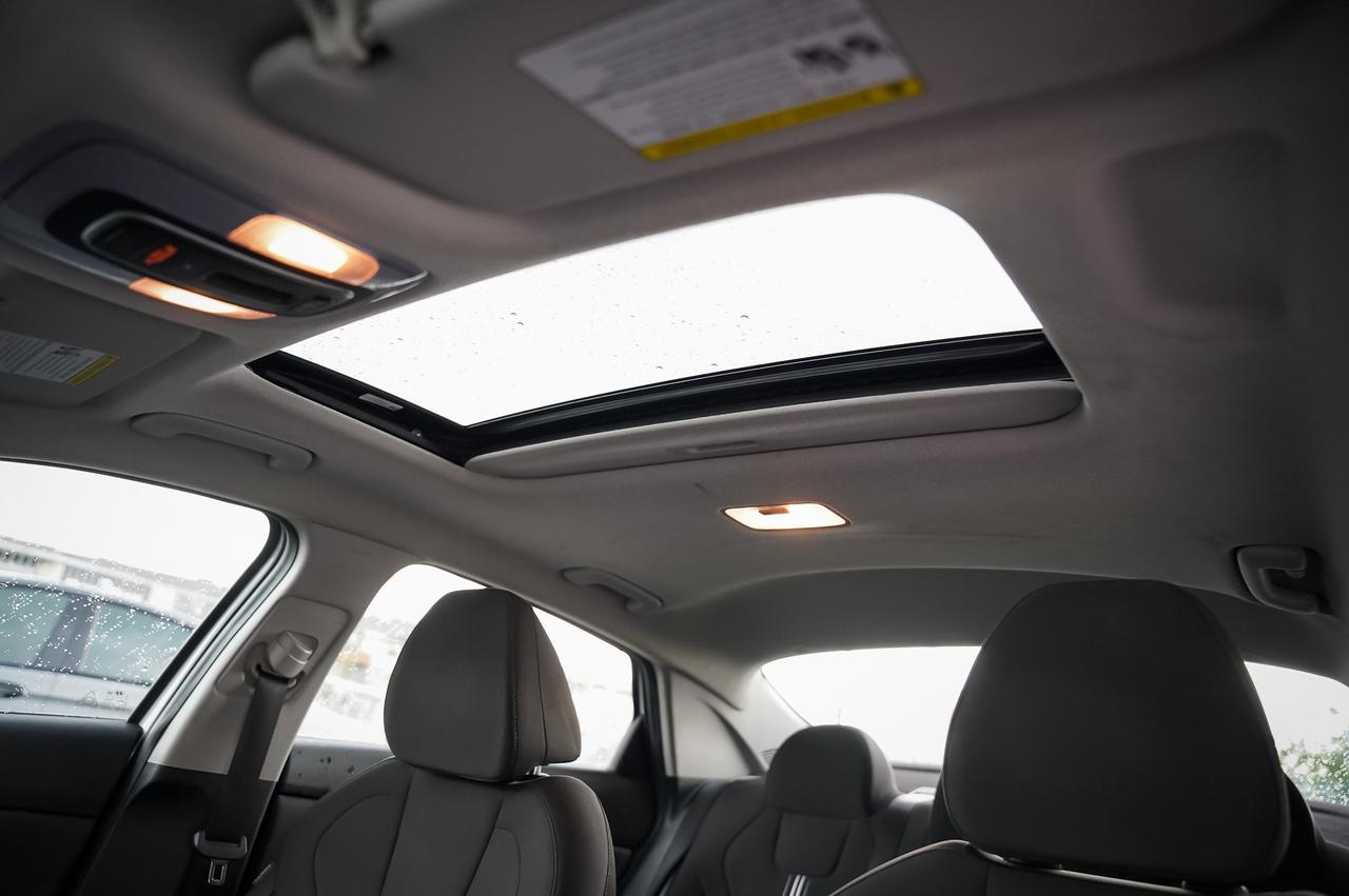 2021 Hyundai Elantra SEL Photo