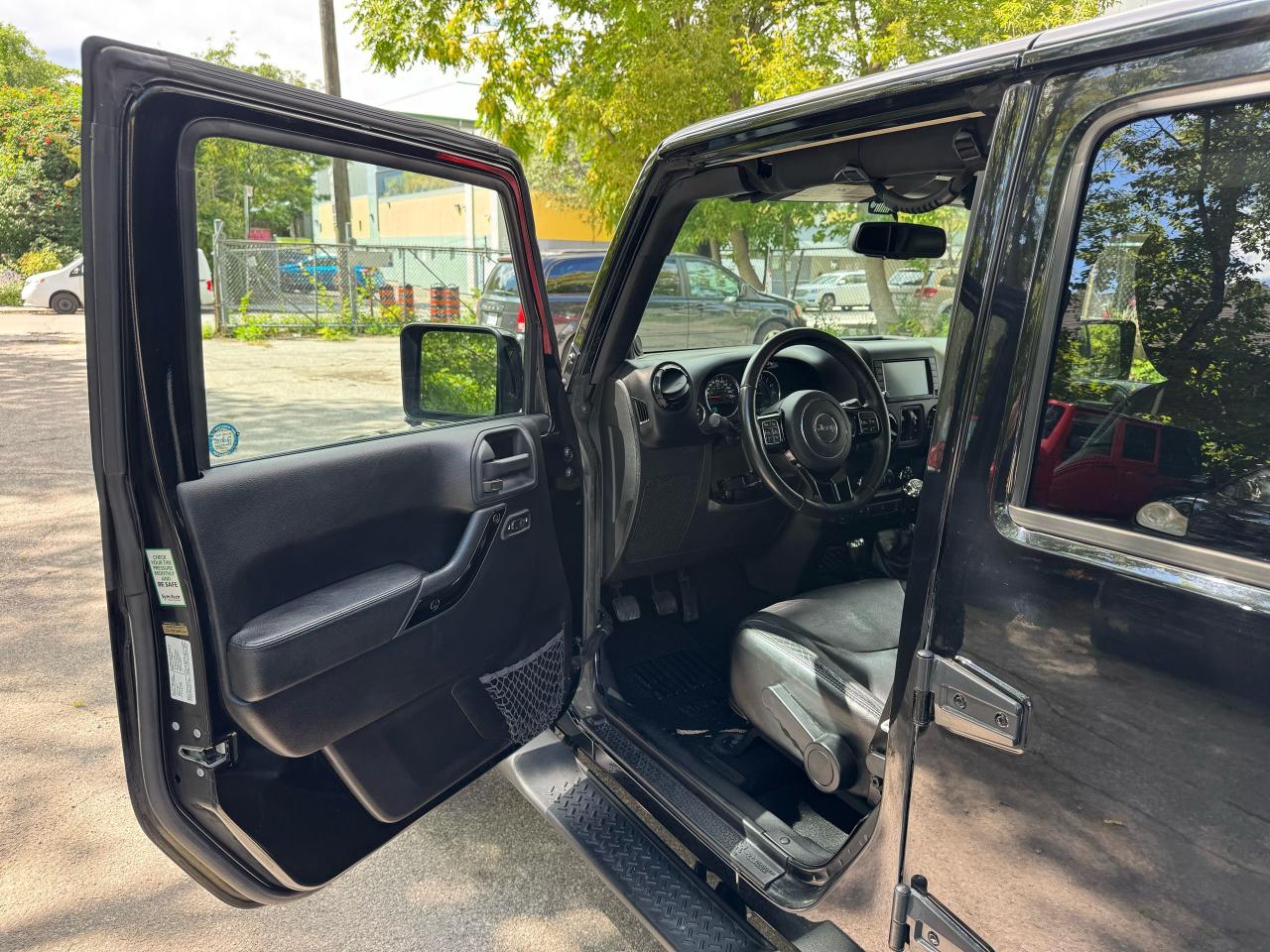 2014 Jeep Wrangler SAHARA - 4X4 - Photo #9