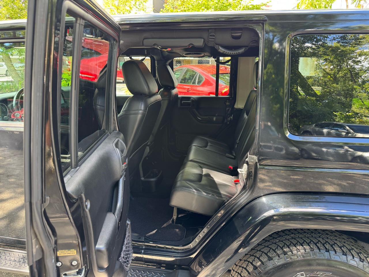 2014 Jeep Wrangler SAHARA - 4X4 - Photo #14