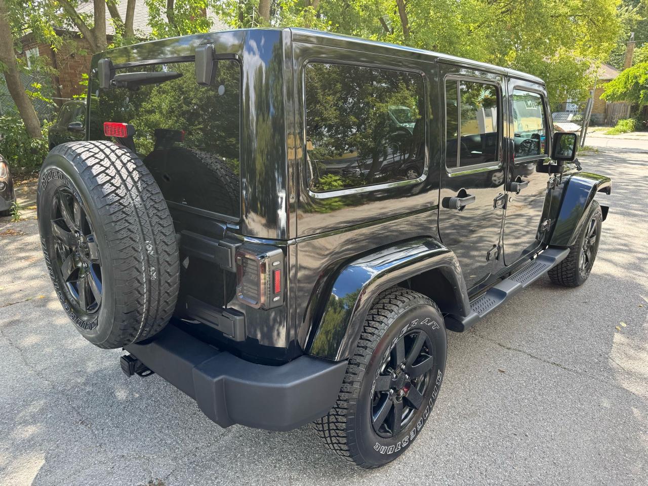 2014 Jeep Wrangler SAHARA - 4X4 Photo4