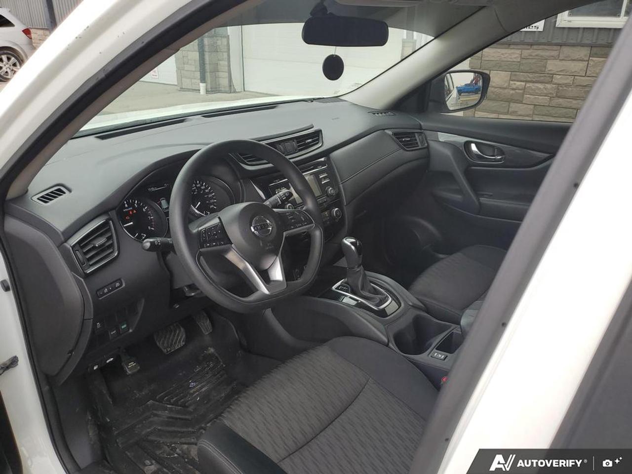 2017 Nissan Rogue S *Ltd Avail*-HEATED SEATS-REAR CAMERA-ALLOY WHEEL Photo