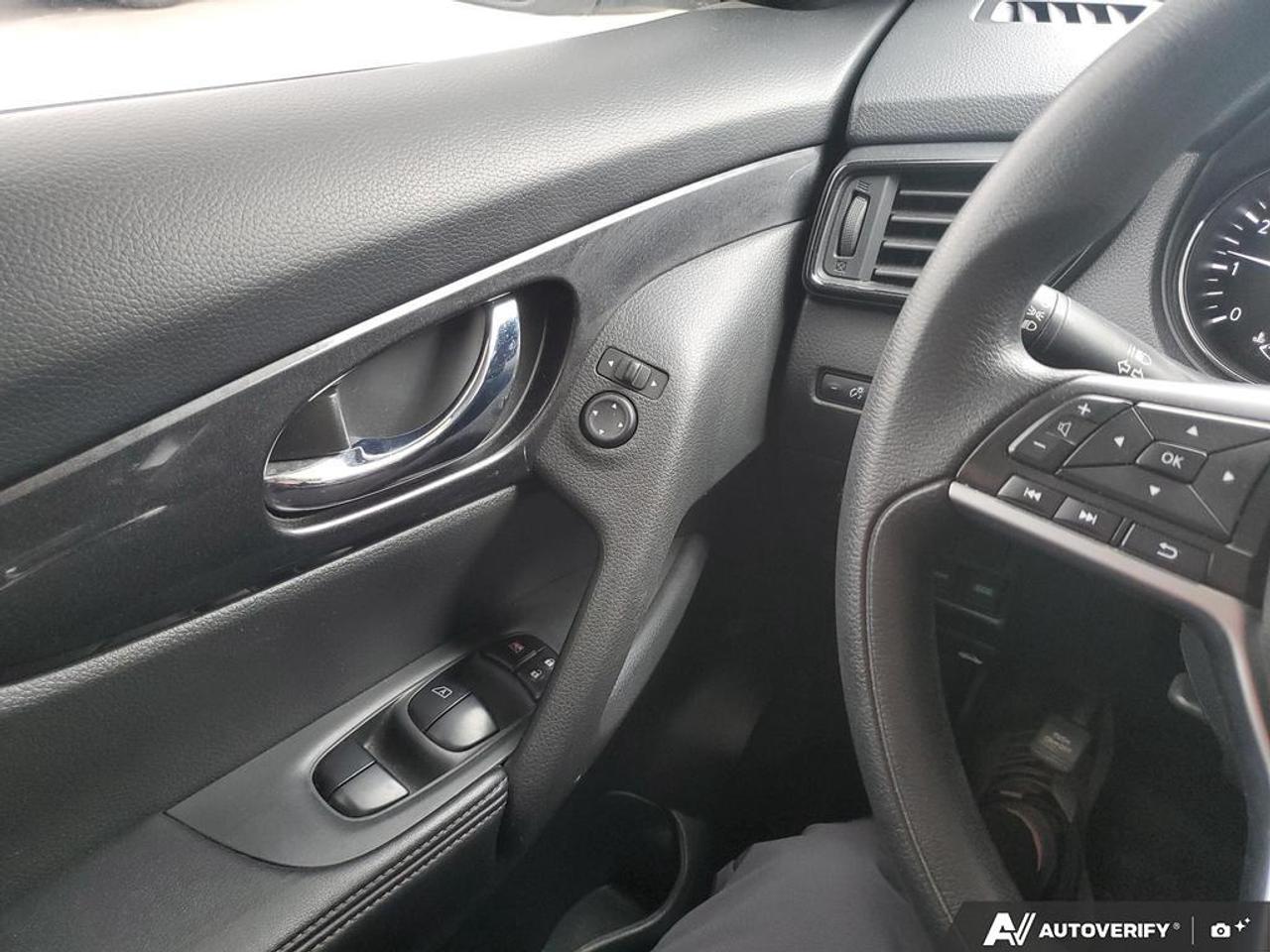 2017 Nissan Rogue S *Ltd Avail*-HEATED SEATS-REAR CAMERA-ALLOY WHEEL Photo