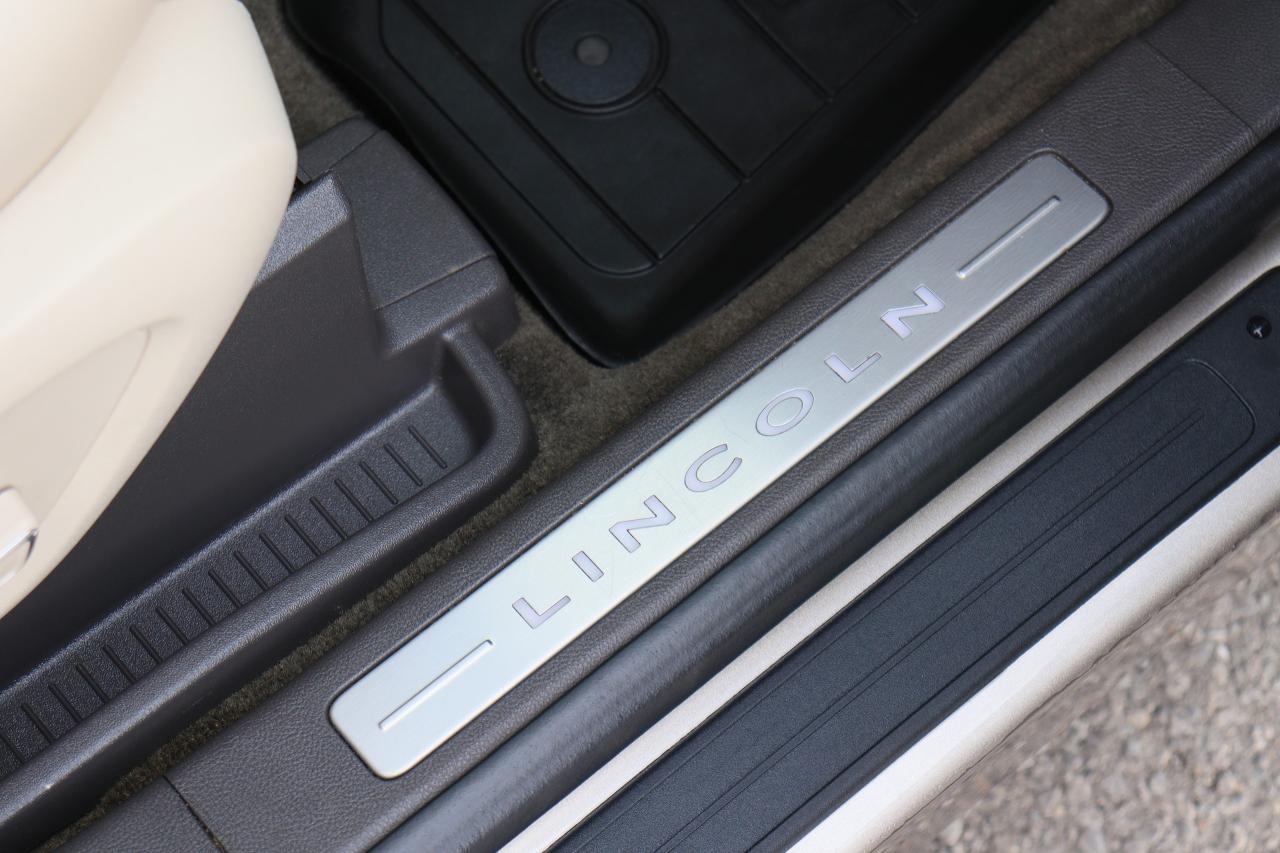 2018 Lincoln MKX Reserve | AWD | Leather | Pano Roof | Nav | Cam ++ Photo39