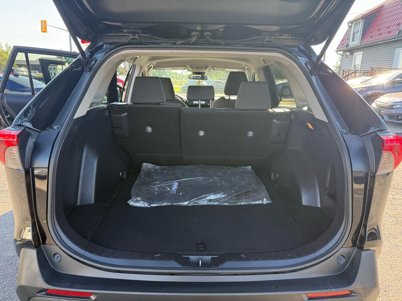 2021 Toyota RAV4 LE Photo