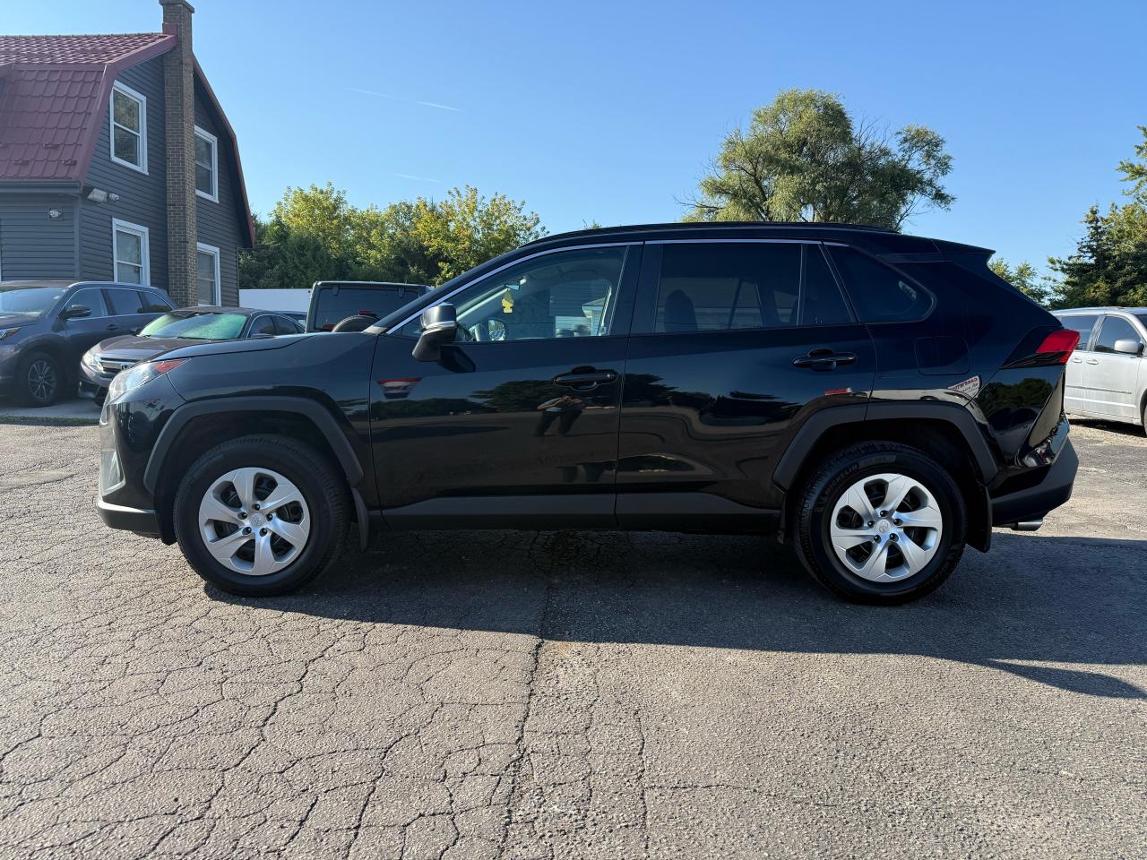 2021 Toyota RAV4 LE Photo