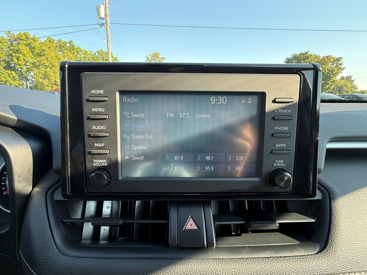 2021 Toyota RAV4 LE Photo