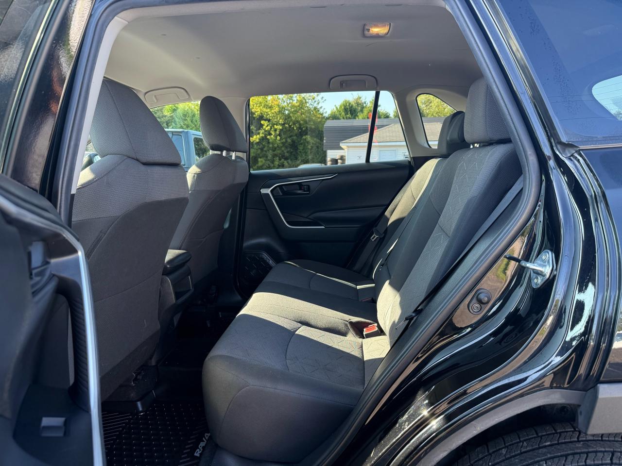 2021 Toyota RAV4 LE Photo