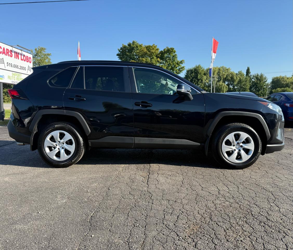 2021 Toyota RAV4 LE Photo2
