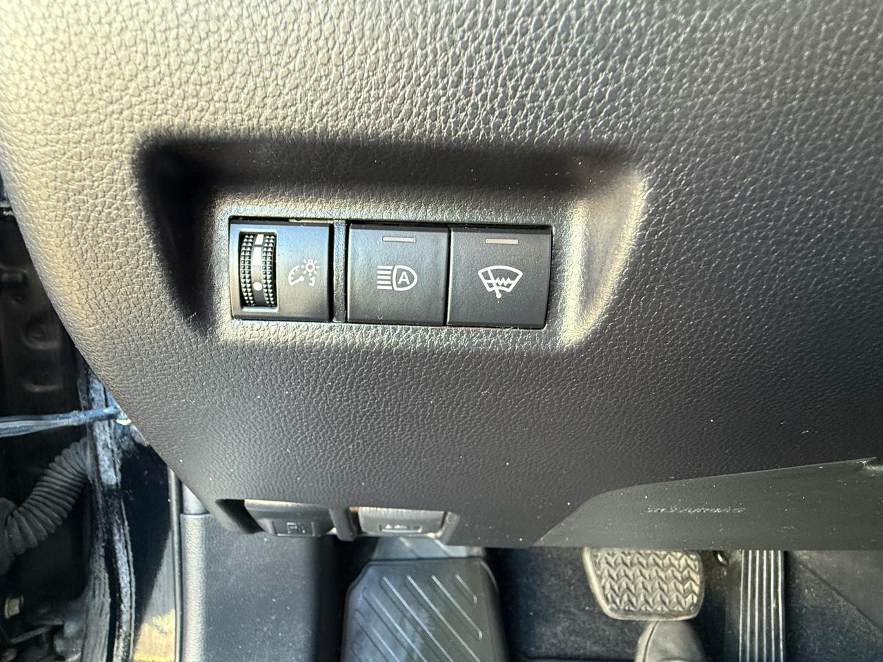 2021 Toyota RAV4 LE Photo