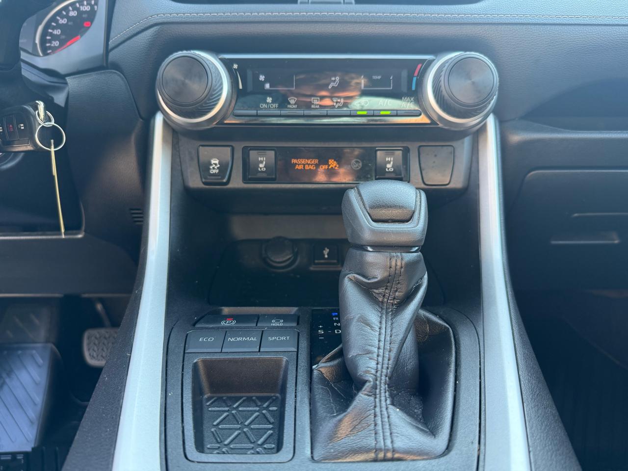 2021 Toyota RAV4 LE Photo