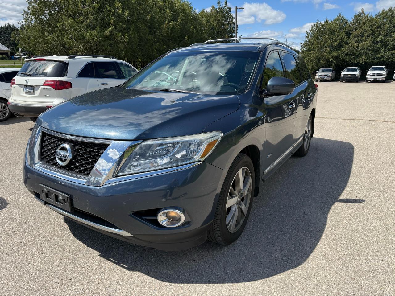 Used 2014 Nissan Pathfinder Platinum Premium Hybrid awd dvd backup for sale in Waterloo, ON