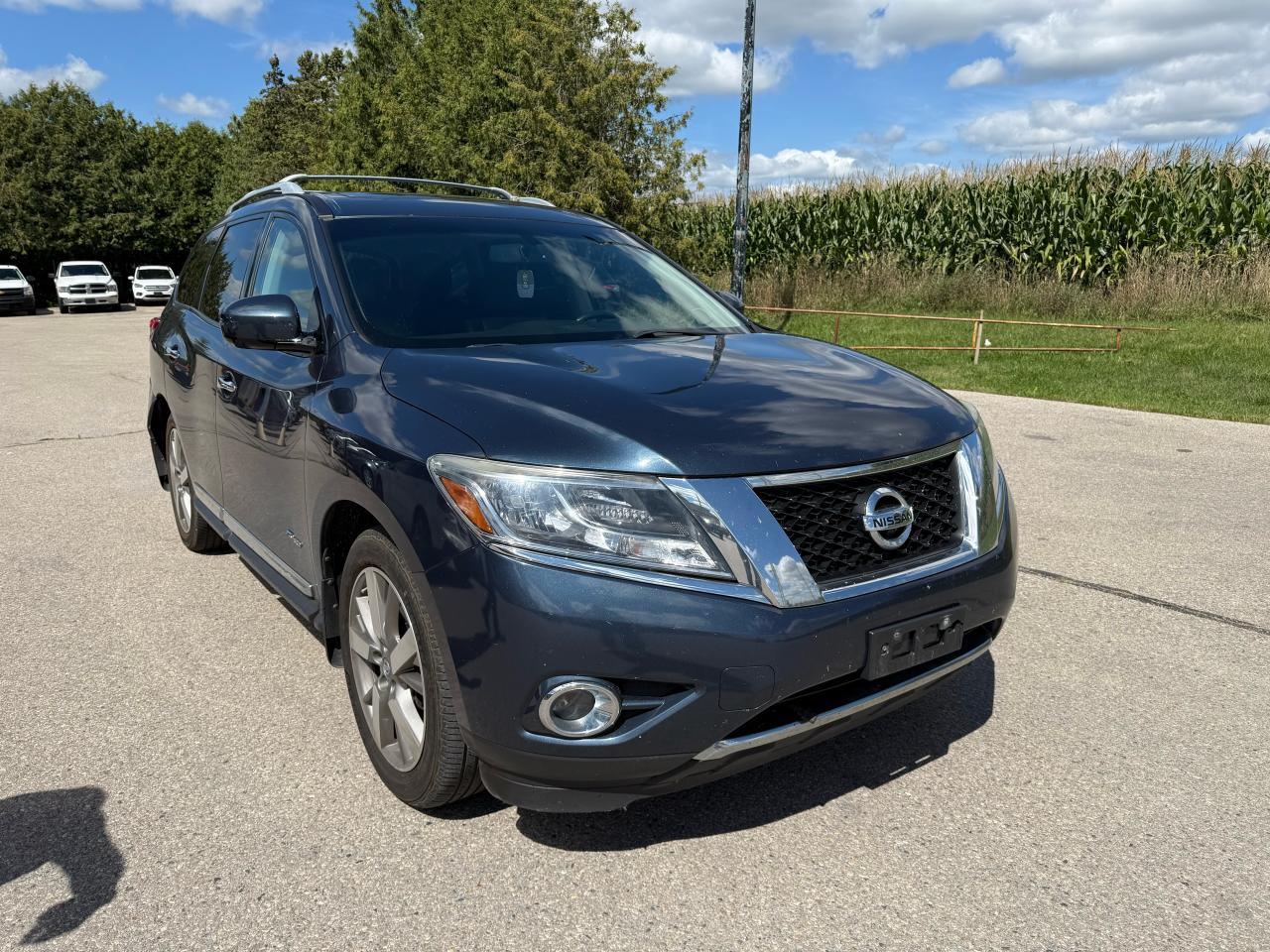 2014 Nissan Pathfinder Platinum Premium Hybrid awd dvd backup - Photo #2