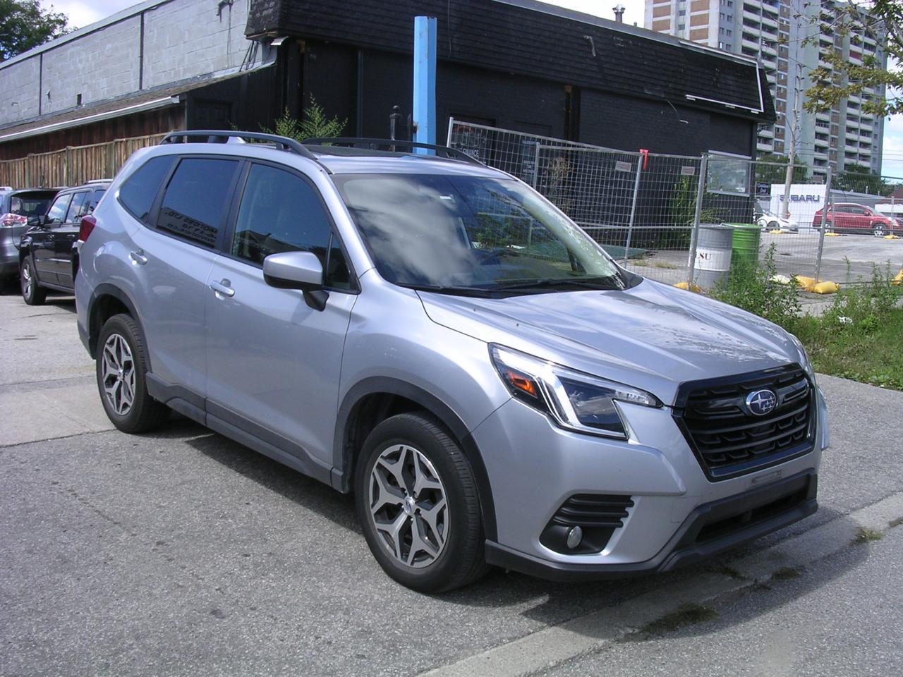 2022 Subaru Forester TOURING - Photo #2