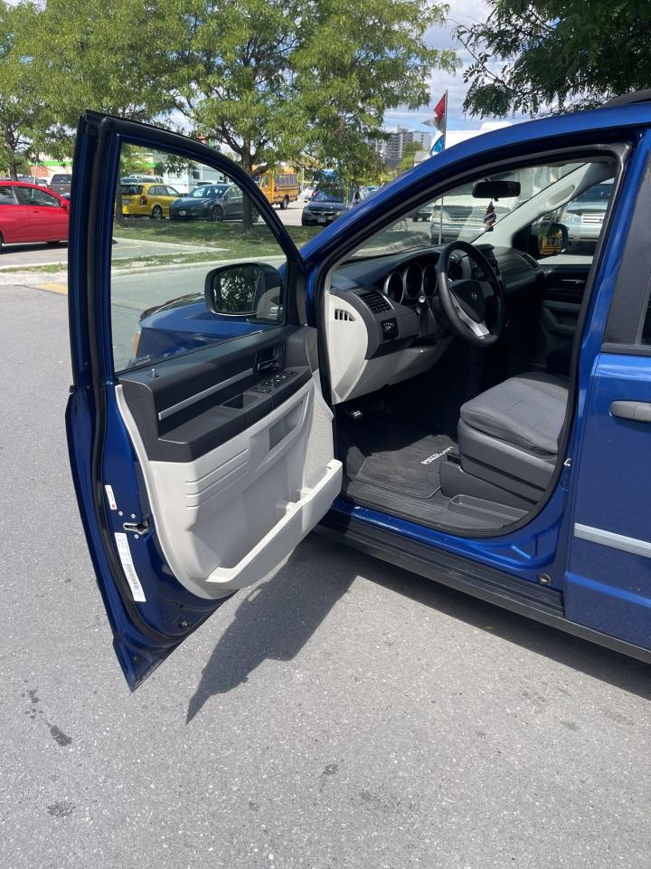 2010 Dodge Grand Caravan SE  /  ONLY 158,000 KMS - Photo #6
