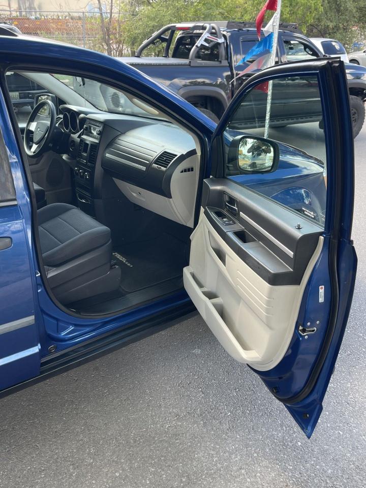 2010 Dodge Grand Caravan SE  /  ONLY 158,000 KMS - Photo #7
