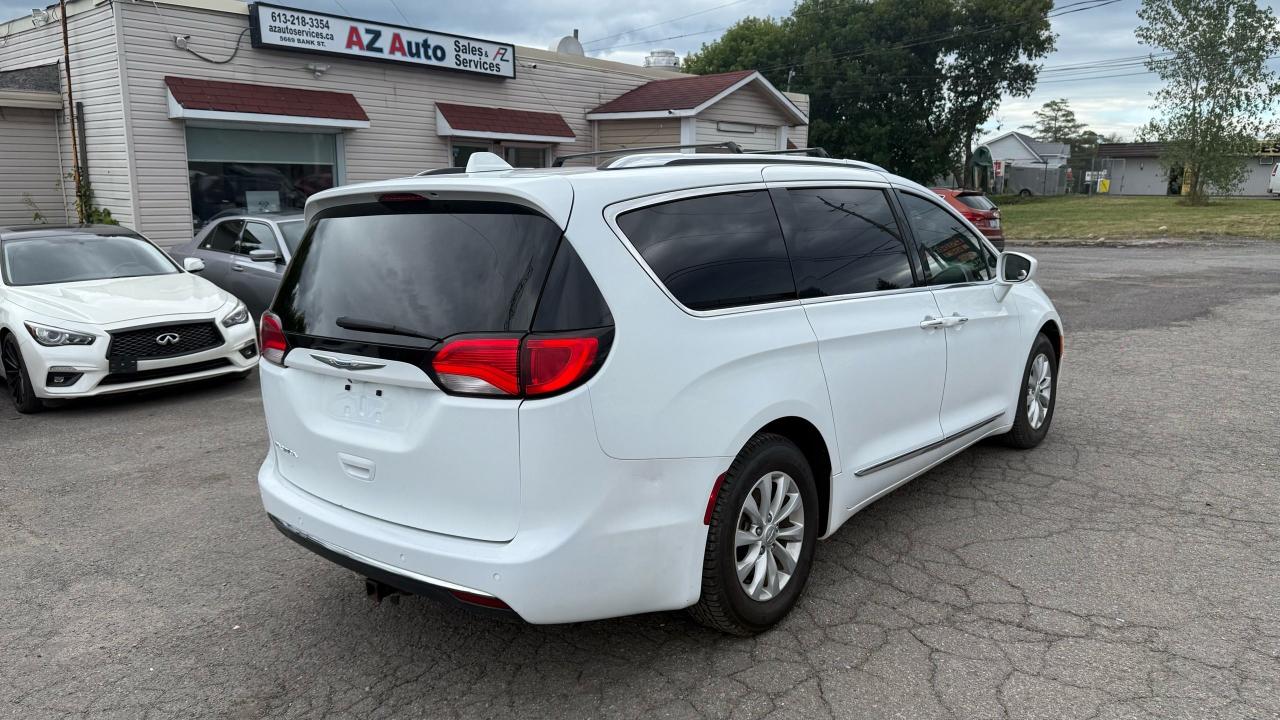 2018 Chrysler Pacifica Touring-L Plus Photo4