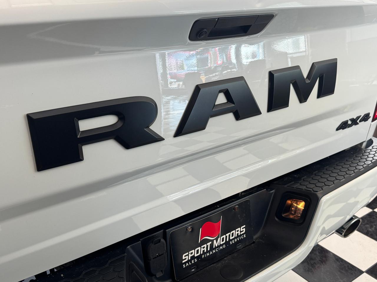 2020 RAM 1500 Classic Express 4x4 Crew 5.7L V8+New Brakes+ApplePlay Photo