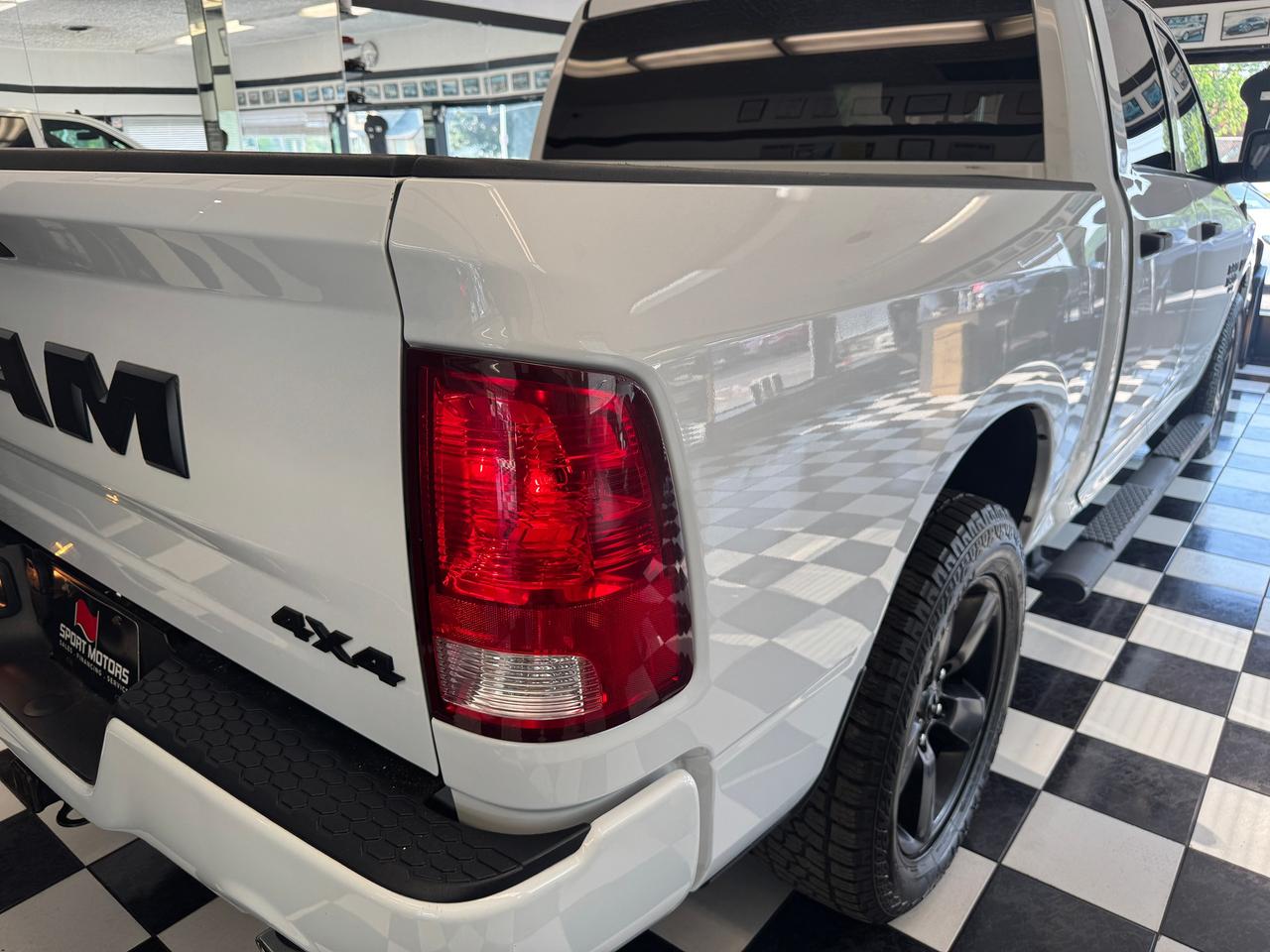 2020 RAM 1500 Classic Express 4x4 Crew 5.7L V8+New Brakes+ApplePlay Photo