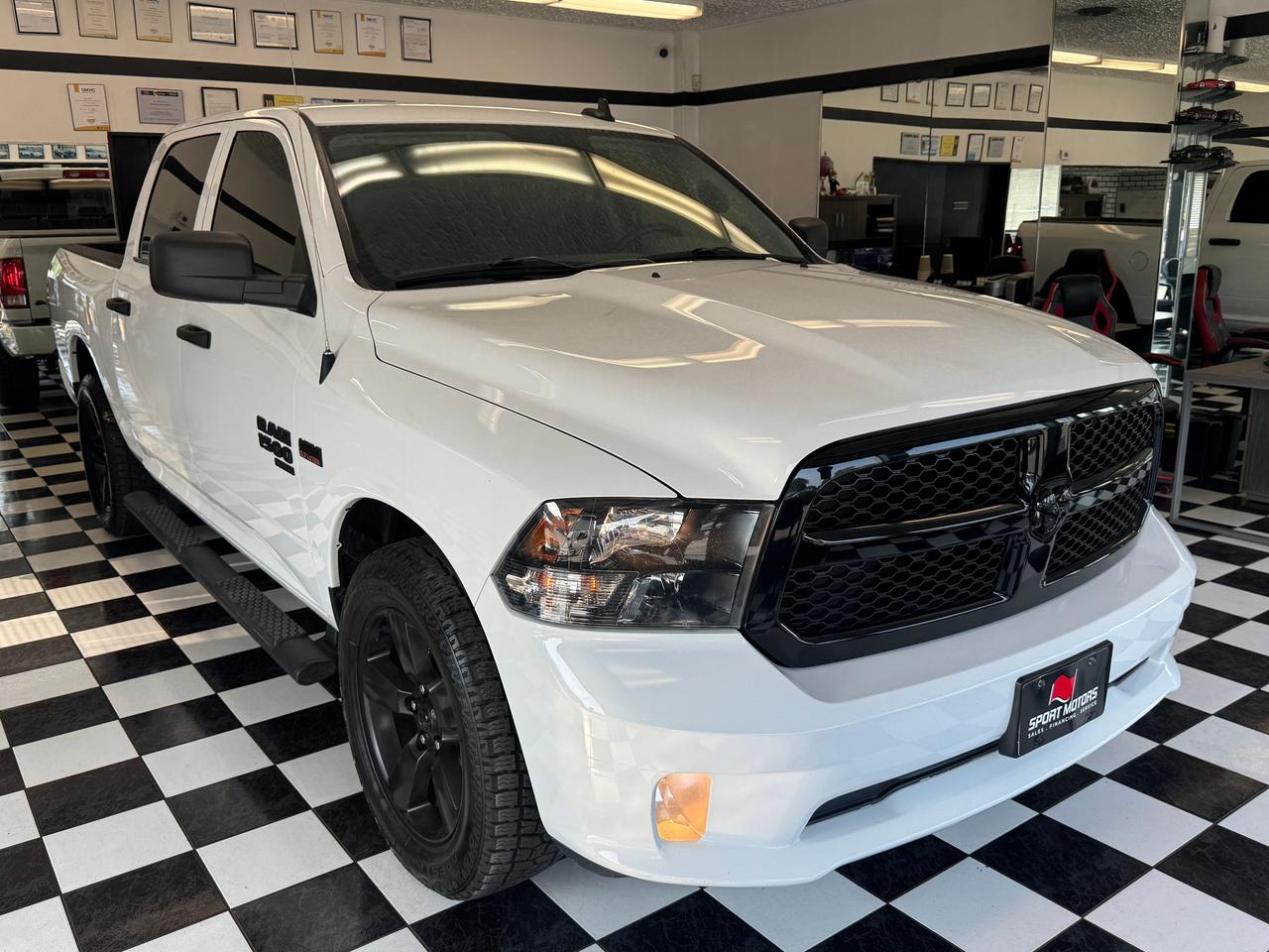 2020 RAM 1500 Classic Express 4x4 Crew 5.7L V8+New Brakes+ApplePlay Photo