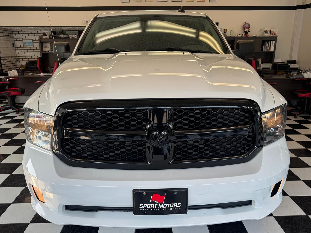 2020 RAM 1500 Classic Express 4x4 Crew 5.7L V8+New Brakes+ApplePlay Photo