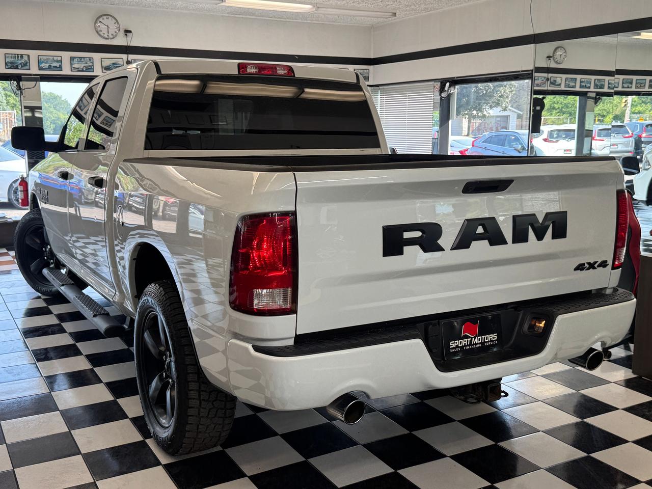 2020 RAM 1500 Classic Express 4x4 Crew 5.7L V8+New Brakes+ApplePlay Photo