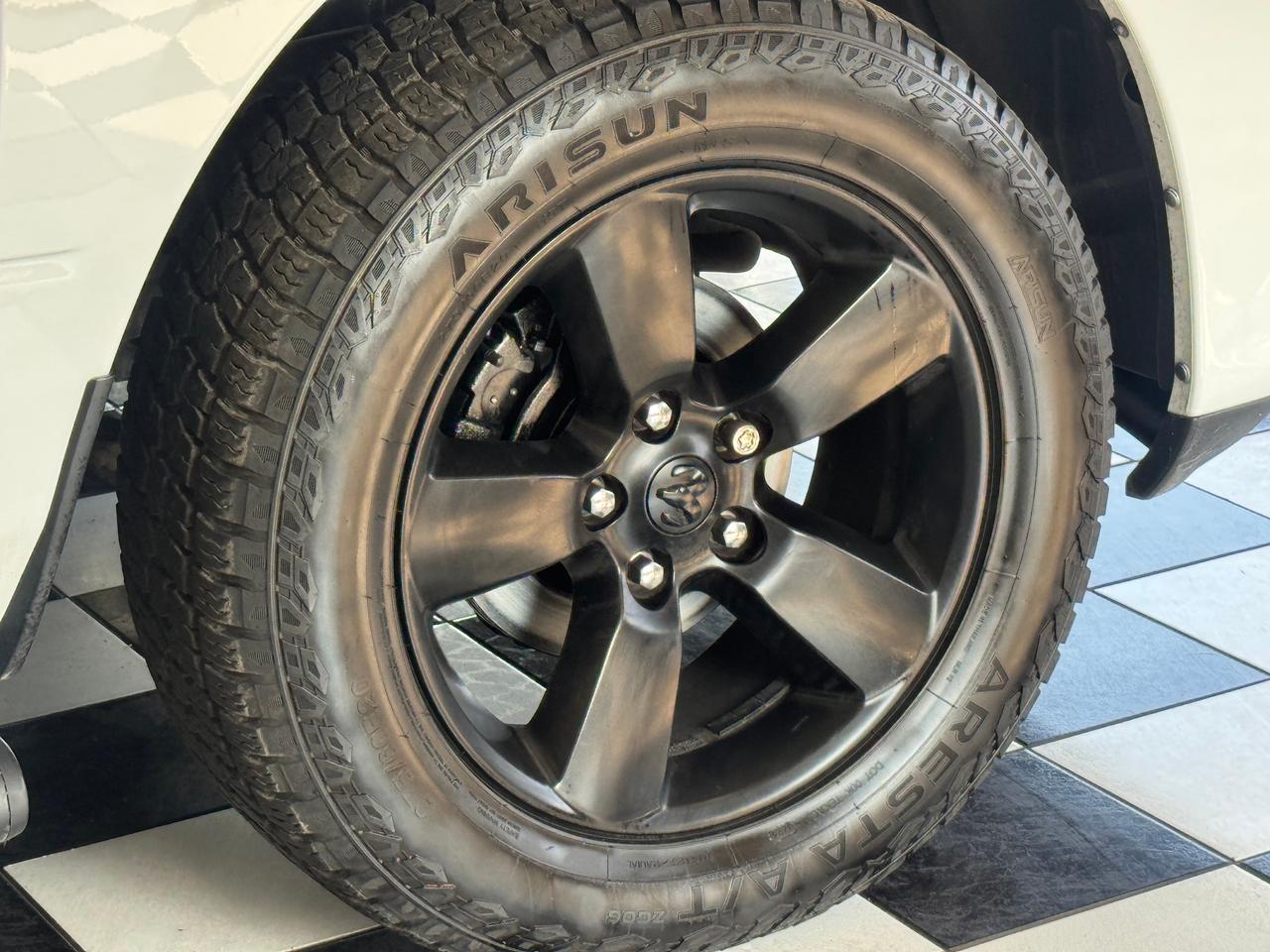 2020 RAM 1500 Classic Express 4x4 Crew 5.7L V8+New Brakes+ApplePlay Photo